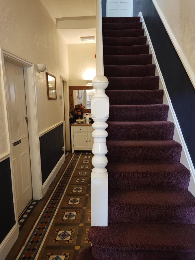 Y Garth Guesthouse Бангор Экстерьер фото